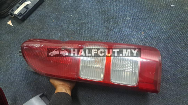 TOYOTA HIACE KDH200 TAIL LAML (26-120) RH