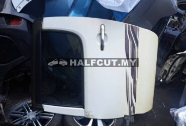 TOYOTA HILUX KUN25 REAR  DOOR R/L