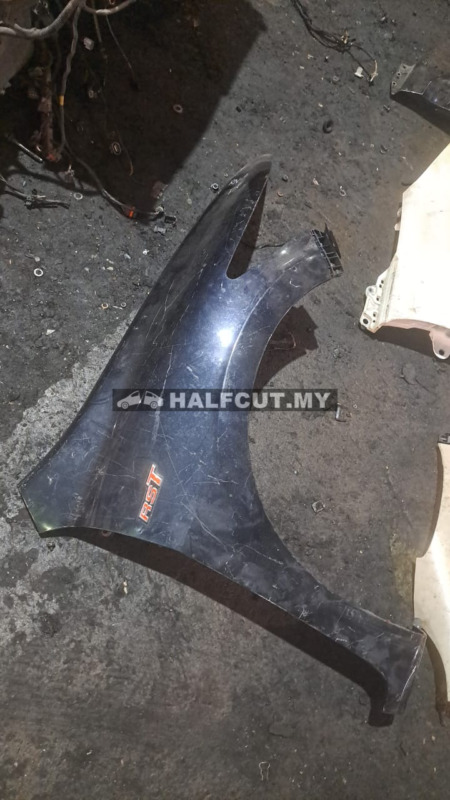 HONDA STREAM RN6 FRONT FENDER RH