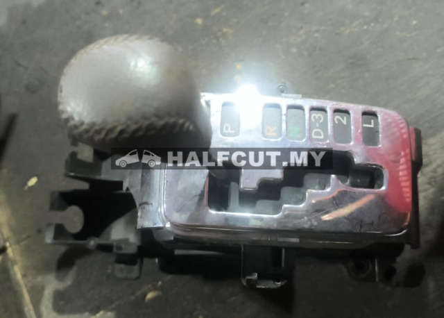 TOYOTA ALTIS 1.8 GEAR LEVEL