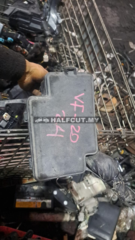 TOYOTA VELLFIRE 20 2.4 FUSE BOX WAYA