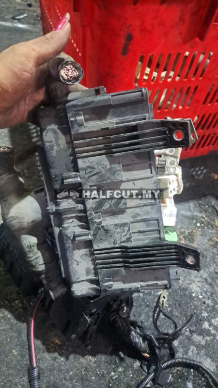 TOYOTA HIACE KDH200 FUSE BOX