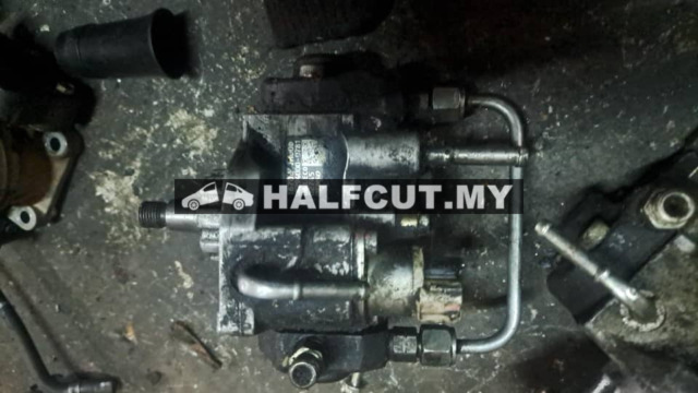 NISSAN NAVARA ENGINE FUEL PUMP (16700-VM000)