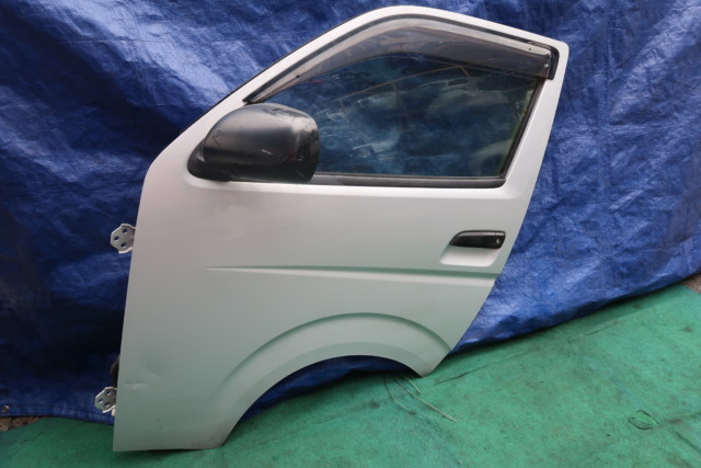 TOYOTA HIACE 200 DOOR