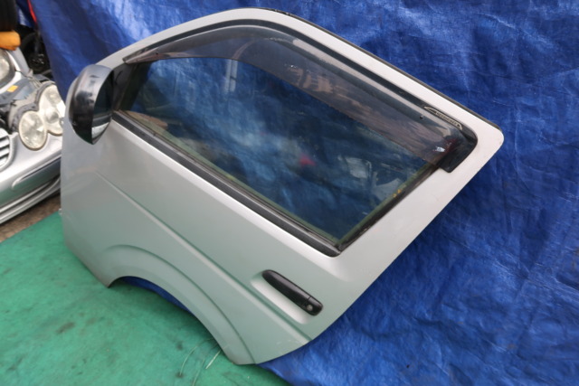 TOYOTA HIACE 200 DOOR