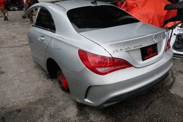 MERCEDES W117 CLA45 REAR CUT