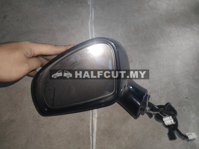 W172 SIDE MIRROR