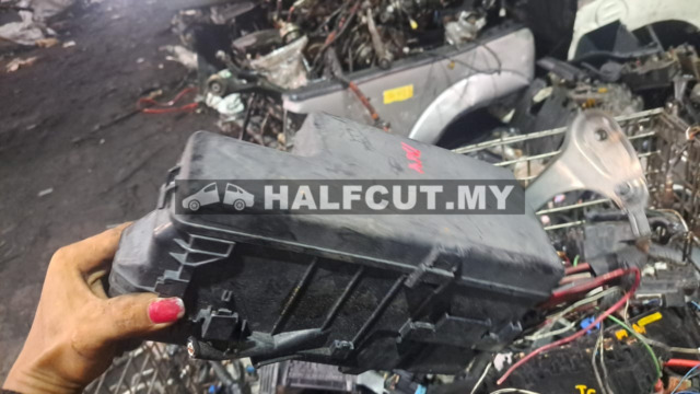 TOYOTA INNOVA FUSE BOX WAYA