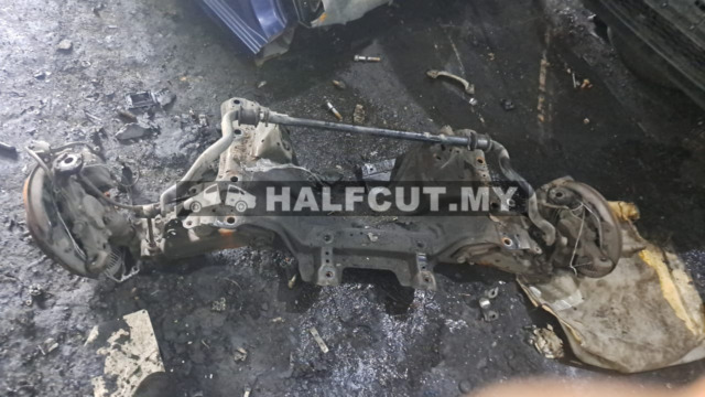 TOYOTA HIACE KDH200 FRONT AXLE& CROSSMEMBER