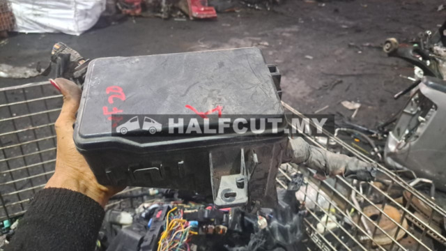 TOYOTA VELLFIRE 20 2.4 FUSE BOX WAYA