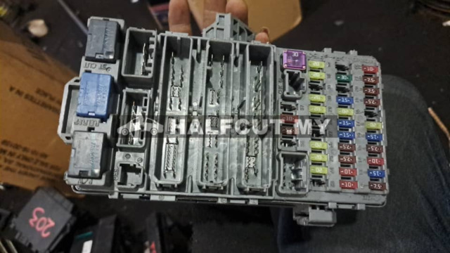 HONDA STREAM RN6 FUSE BOX (SMC-T010)