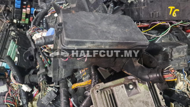 TOYOTA VELLFIRE 20 FUSE BOX WAYA