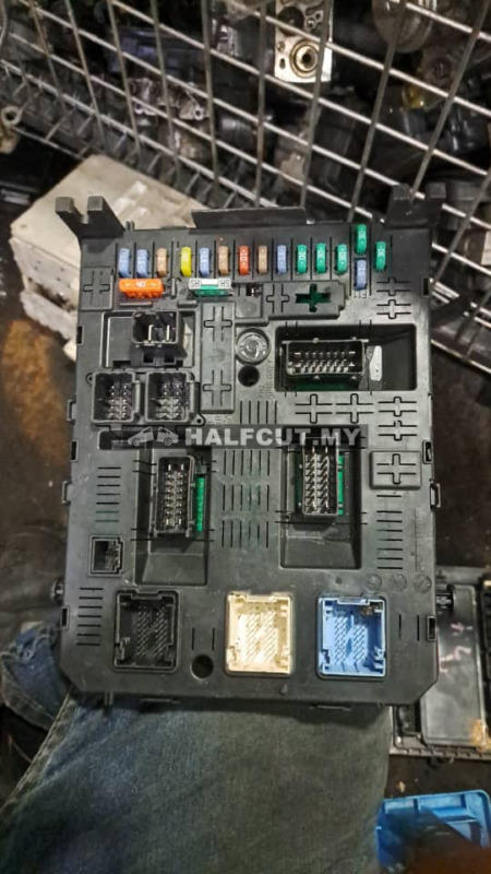 PEUGEOT 3008 FUSE BOX (28119759-5)