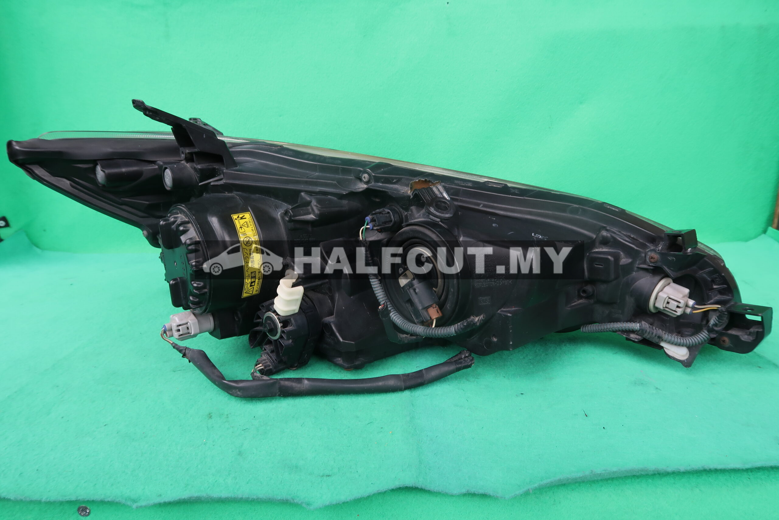 TOYOTA WISH ZGE20 HEADLAMP 68-16