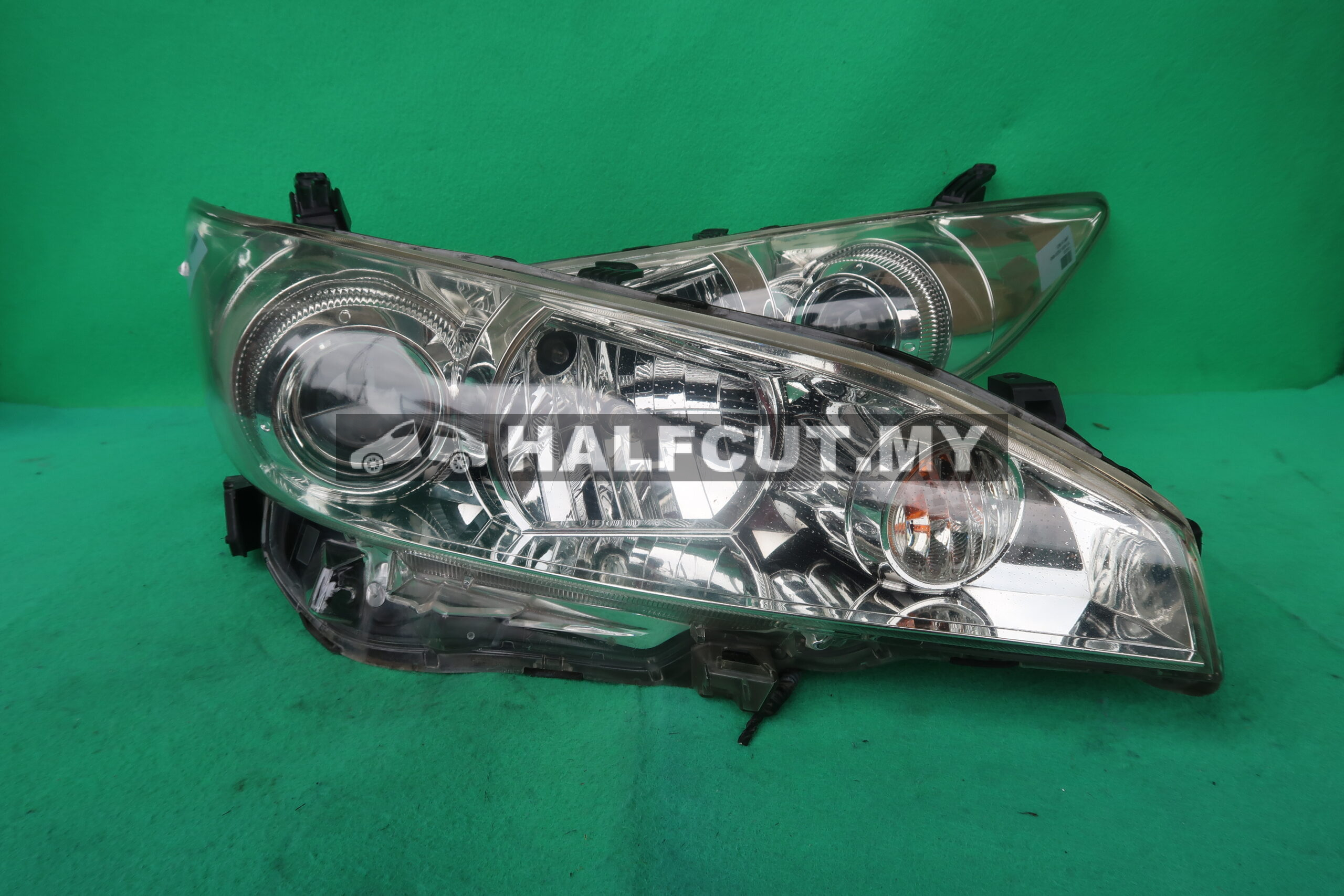 TOYOTA WISH HEADLAMP 68-15