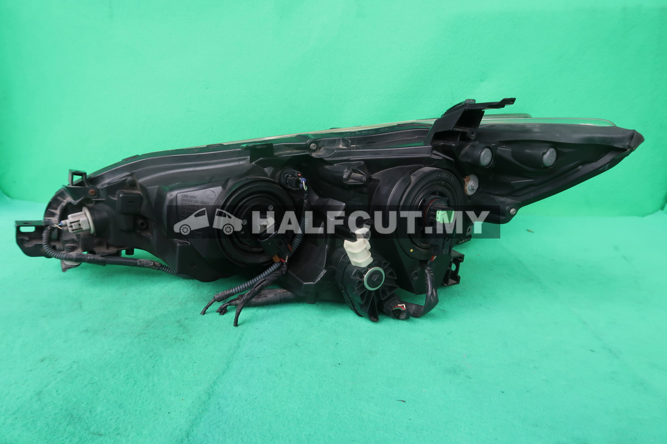 TOYOTA WISH HEADLAMP 68-15