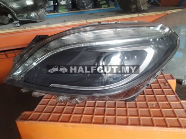 246 820 7361 W246 HEAD LAMP