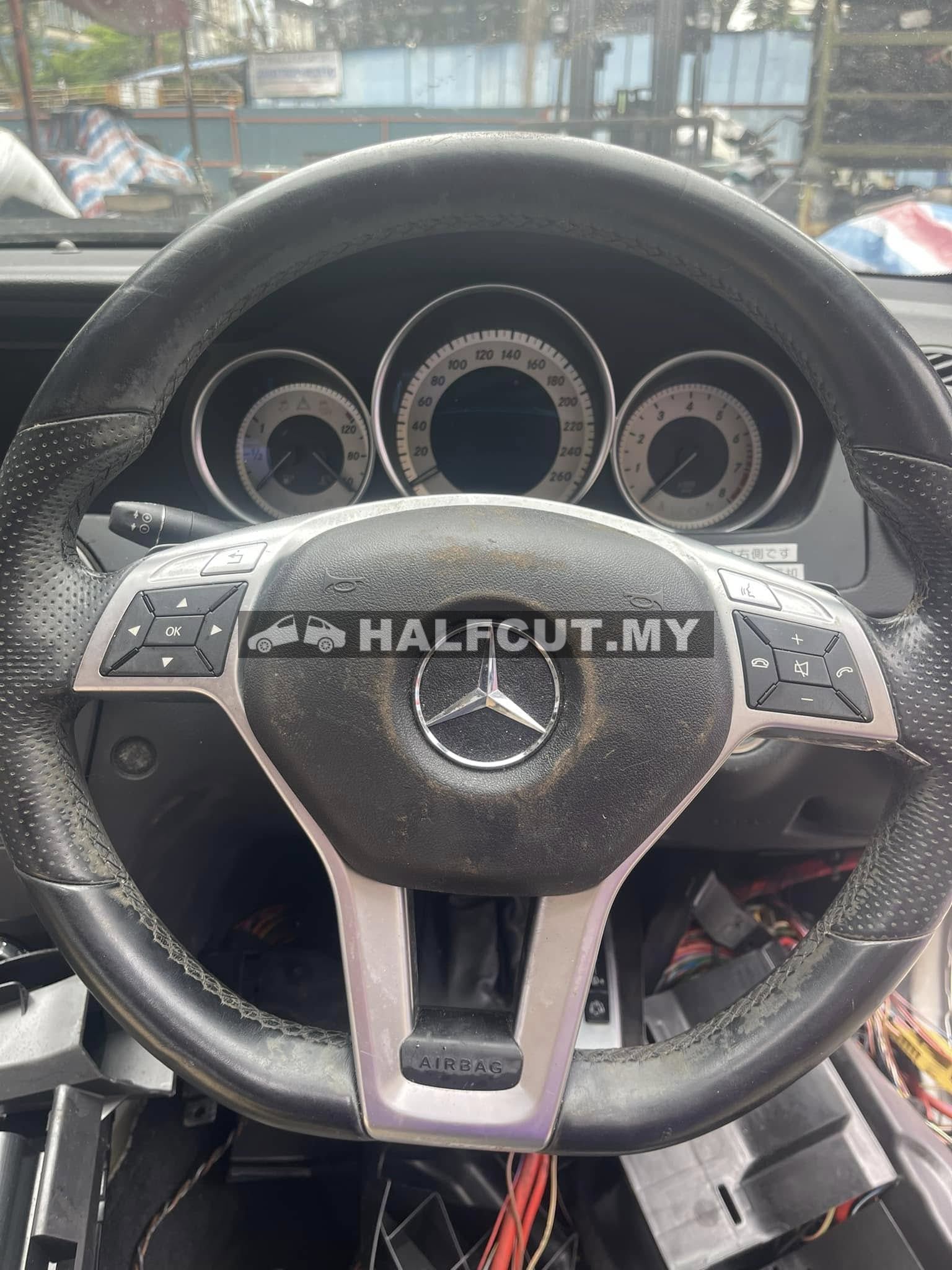 New Stock Arrival !🇯🇵🇯🇵 Mercedes Benz W204 C200 CGI AMG Line Halfcut ! Engine Model : 271 860 Transmission : 7speed 722.9 All engine parts and small parts available…