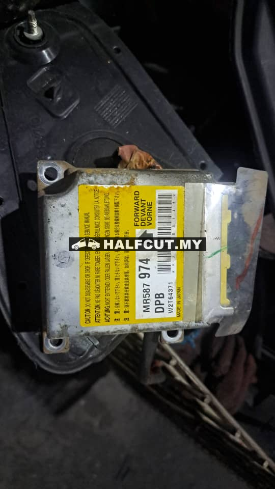 MITSUBISHI TRITON 4D56U AIR BAG ECU (MR587974)