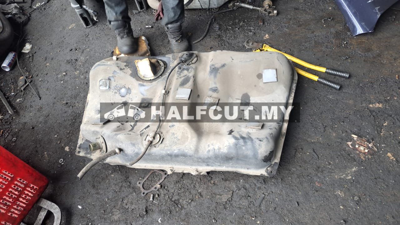 TOYOTA CAMRY ACV30 PETROL TANK