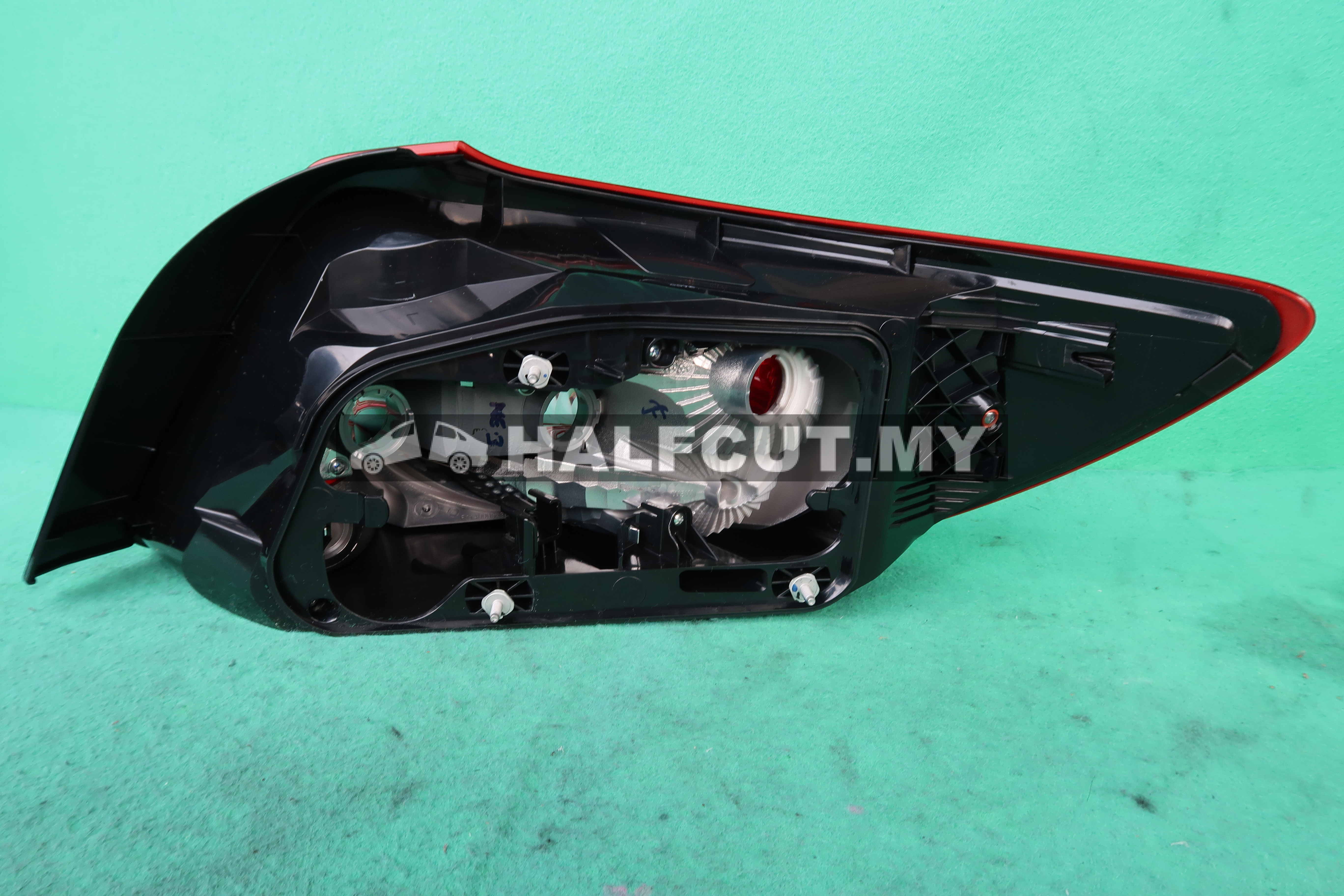 SUZUKI KIZASHI TAIL LAMP LH (NEW)