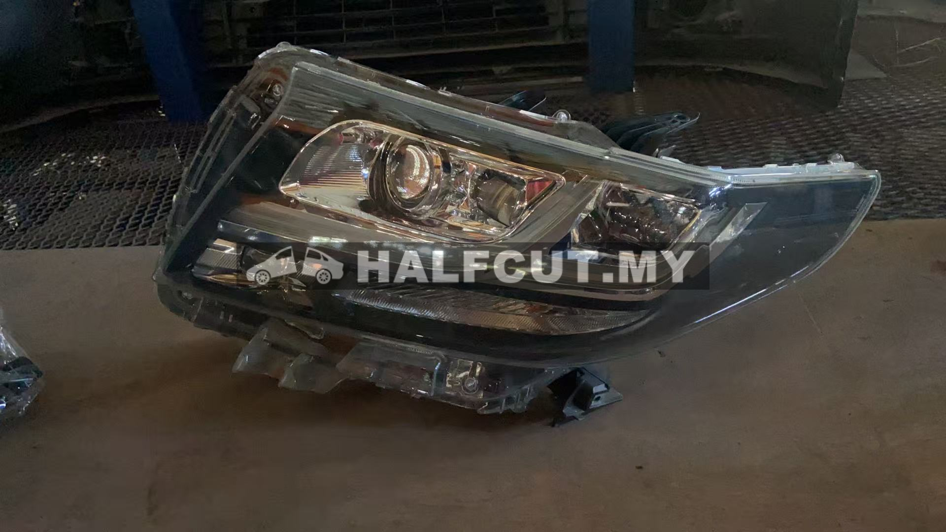 58-61 TOYOTA ALPHARD AGH30 HEAD LAMP