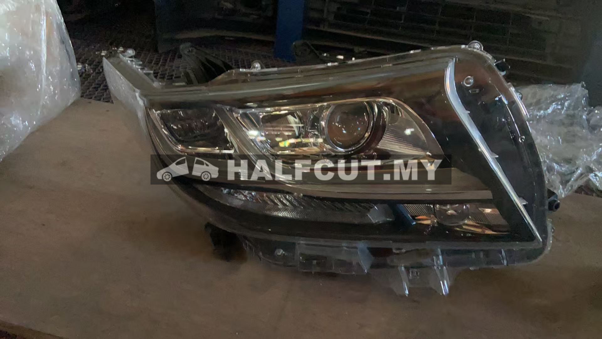 58-61 TOYOTA ALPHARD AGH30 HEAD LAMP